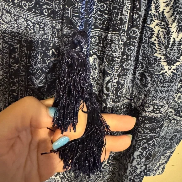 NWT Denim Blue Print Top w/Tassel Tie MEDIUM #A - Picture 6 of 10